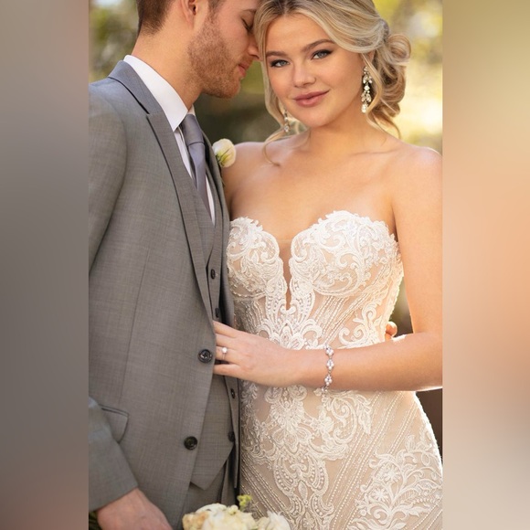 Essence of Australia wedding dress. Style number: D2819 - Picture 2 of 4